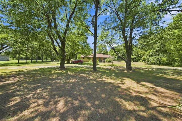 662 S Range Road, Mcloud, OK 74851