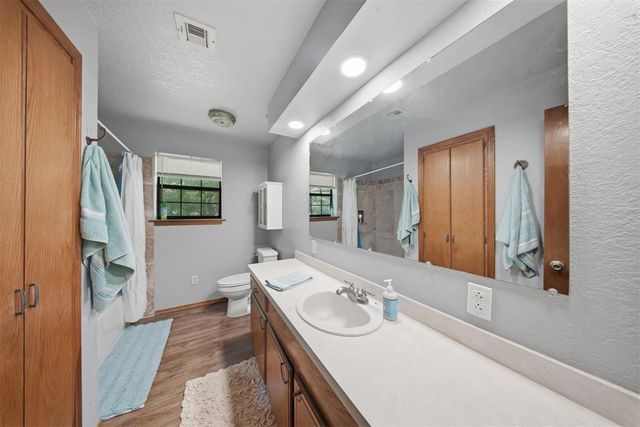 662 S Range Road, Mcloud, OK 74851