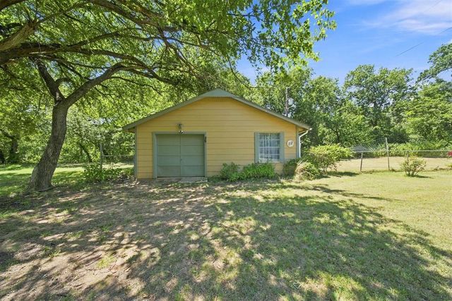662 S Range Road, Mcloud, OK 74851