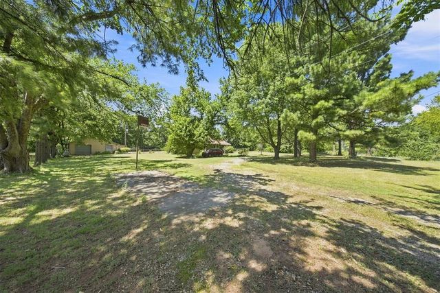 662 S Range Road, Mcloud, OK 74851