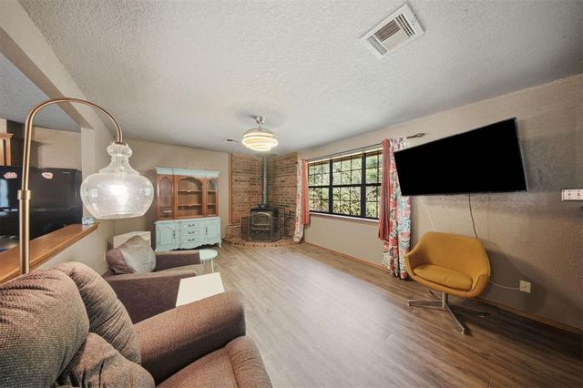 662 S Range Road, Mcloud, OK 74851
