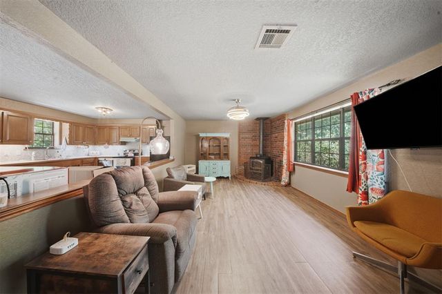 662 S Range Road, Mcloud, OK 74851