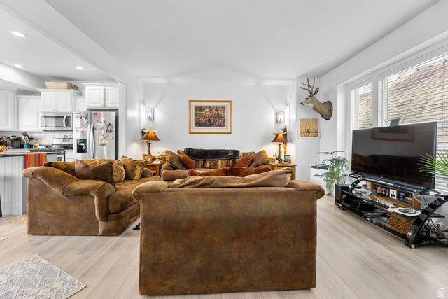 33 E ANN ARBOR DR, Draper, UT 84020