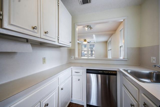 609 Harthan ST A, Austin, TX 78703