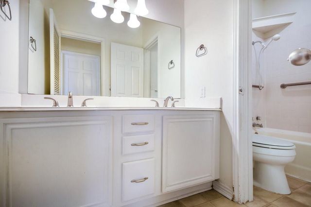 609 Harthan ST A, Austin, TX 78703