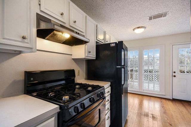 609 Harthan ST A, Austin, TX 78703