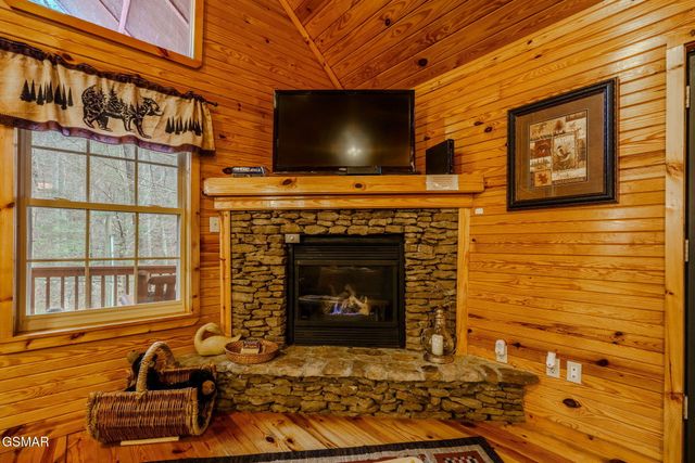 4040 Hickory Hollow Way, Sevierville, TN 37862