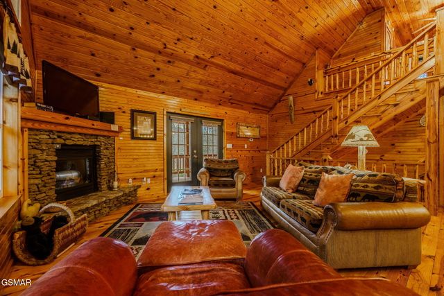 4040 Hickory Hollow Way, Sevierville, TN 37862