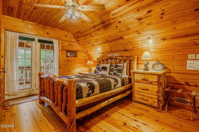 4040 Hickory Hollow Way, Sevierville, TN 37862