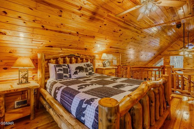 4040 Hickory Hollow Way, Sevierville, TN 37862