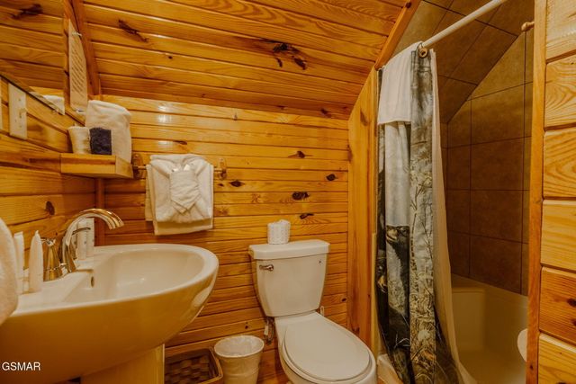 4040 Hickory Hollow Way, Sevierville, TN 37862