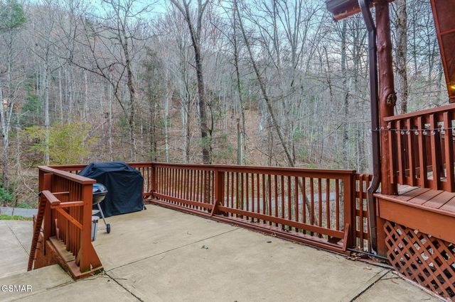 4040 Hickory Hollow Way, Sevierville, TN 37862