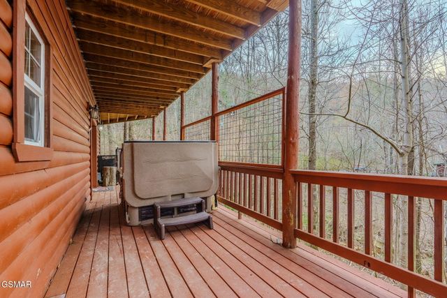 4040 Hickory Hollow Way, Sevierville, TN 37862