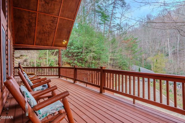 4040 Hickory Hollow Way, Sevierville, TN 37862