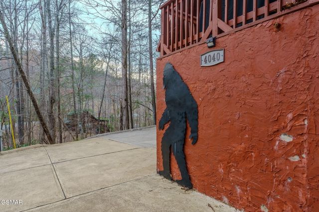 4040 Hickory Hollow Way, Sevierville, TN 37862