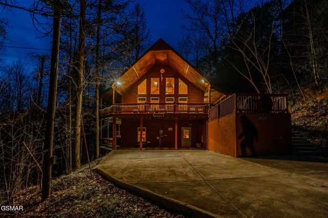 4040 Hickory Hollow Way, Sevierville, TN 37862