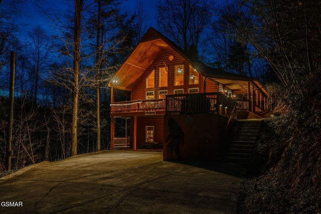 4040 Hickory Hollow Way, Sevierville, TN 37862