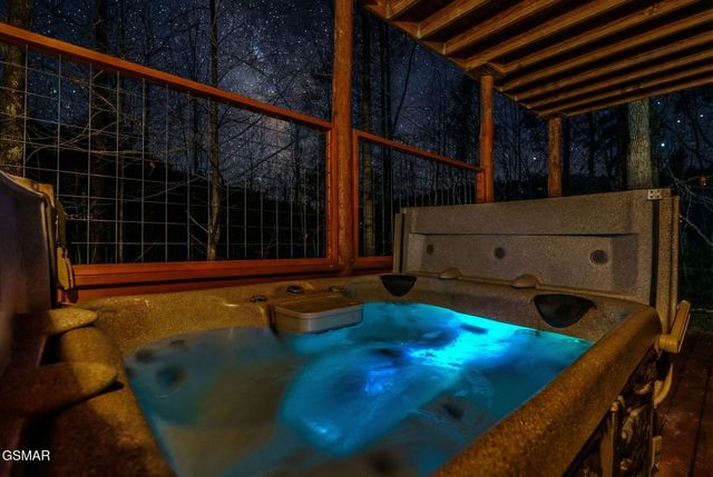 4040 Hickory Hollow Way, Sevierville, TN 37862