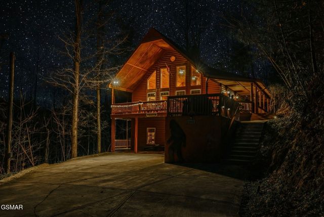 4040 Hickory Hollow Way, Sevierville, TN 37862