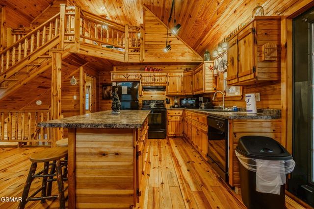 4040 Hickory Hollow Way, Sevierville, TN 37862