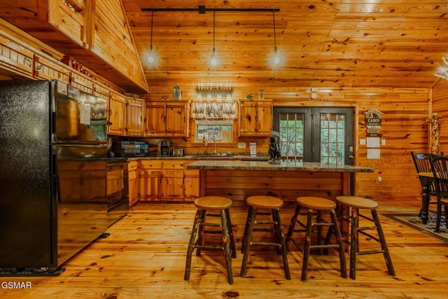 4040 Hickory Hollow Way, Sevierville, TN 37862