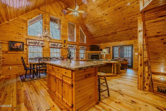 4040 Hickory Hollow Way, Sevierville, TN 37862