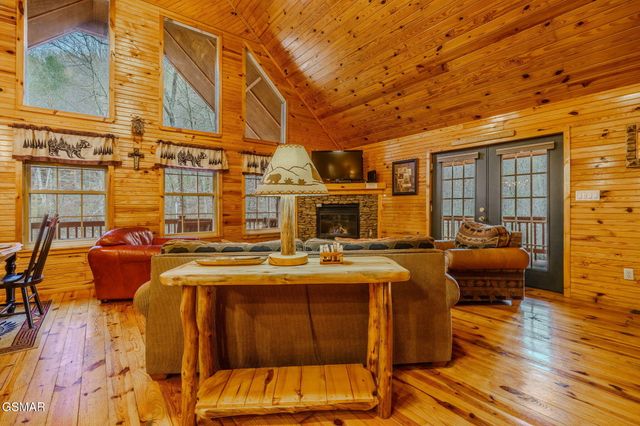 4040 Hickory Hollow Way, Sevierville, TN 37862