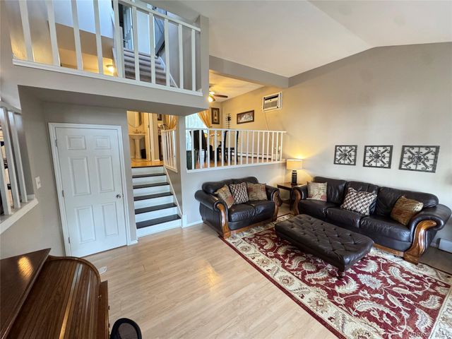 1 Hawthorne Court, Fishkill, NY 12524