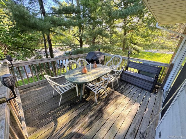 1 Hawthorne Court, Fishkill, NY 12524