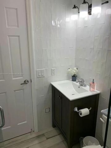 600 NE 7th Ave 12, Fort Lauderdale, FL 33304