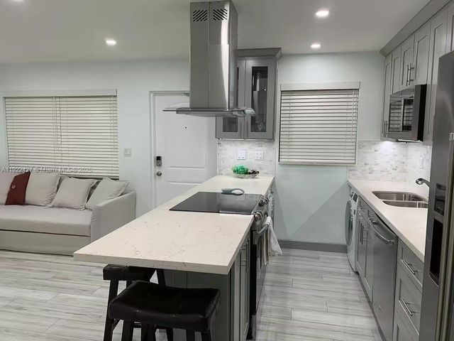 600 NE 7th Ave 12, Fort Lauderdale, FL 33304