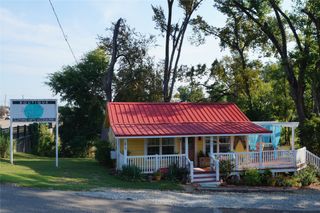 402 E College, Canton, TX 75103