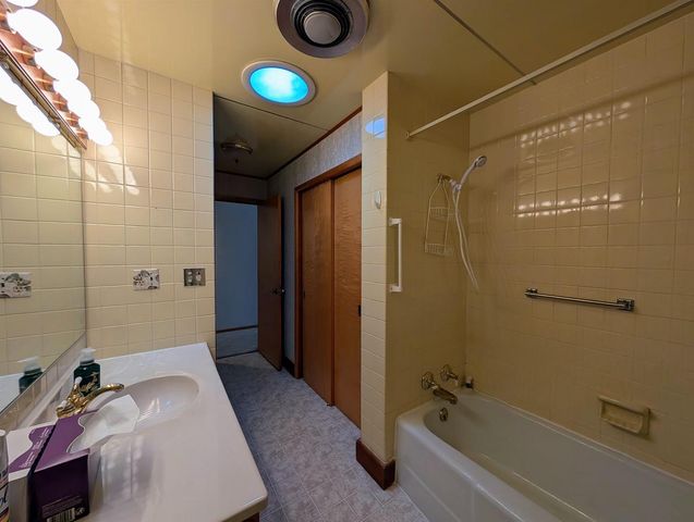 W5915 LAKE DRIVE, Shawano, WI 54166