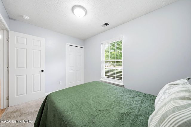 10200 Arbor Oak Dr, Louisville, KY 40229
