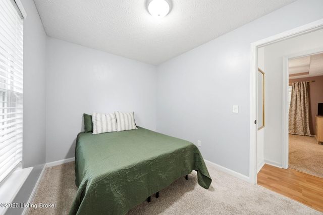 10200 Arbor Oak Dr, Louisville, KY 40229