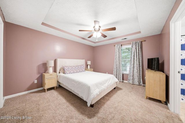 10200 Arbor Oak Dr, Louisville, KY 40229