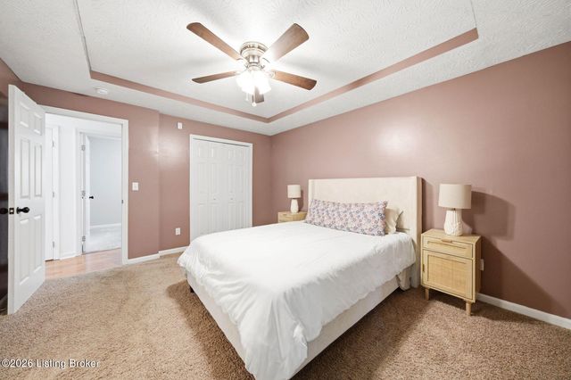 10200 Arbor Oak Dr, Louisville, KY 40229