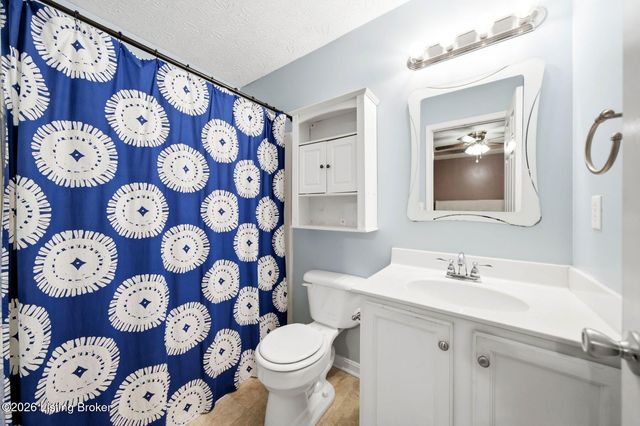 10200 Arbor Oak Dr, Louisville, KY 40229