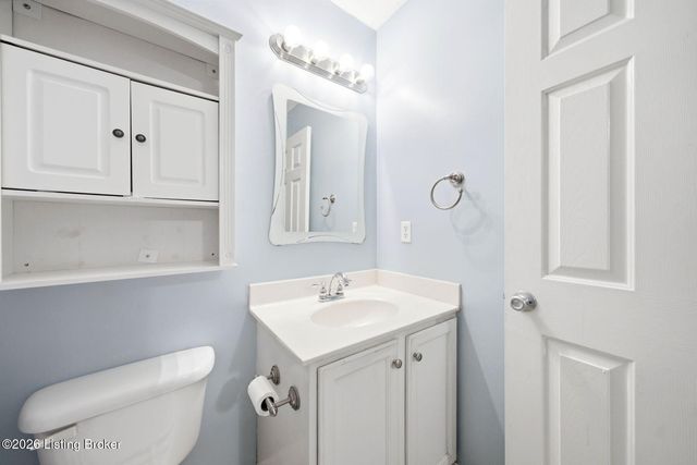 10200 Arbor Oak Dr, Louisville, KY 40229