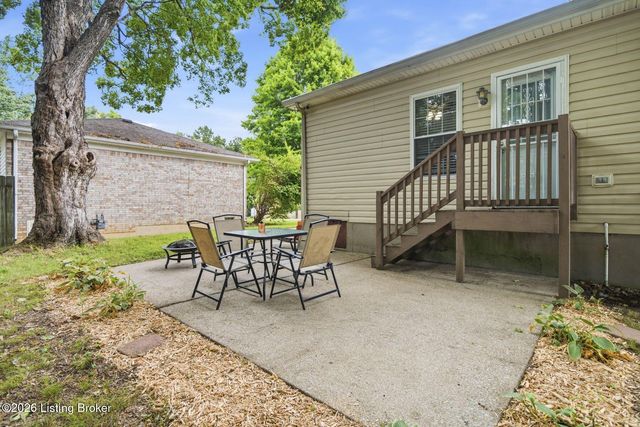 10200 Arbor Oak Dr, Louisville, KY 40229