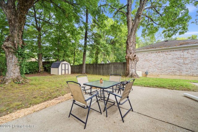 10200 Arbor Oak Dr, Louisville, KY 40229