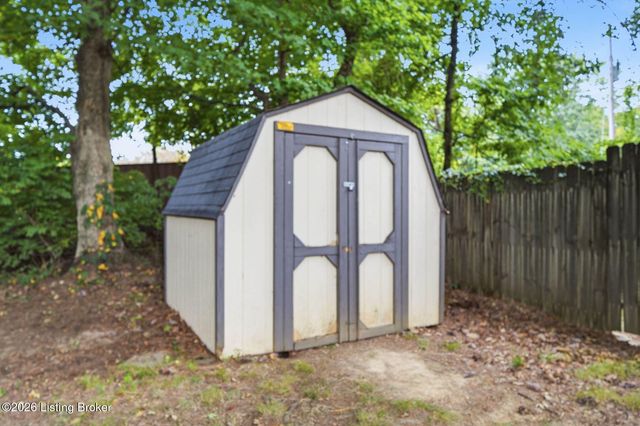 10200 Arbor Oak Dr, Louisville, KY 40229