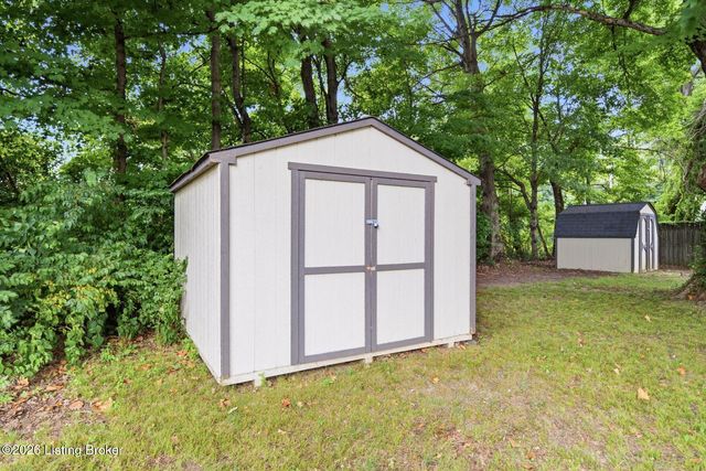 10200 Arbor Oak Dr, Louisville, KY 40229