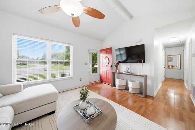 10200 Arbor Oak Dr, Louisville, KY 40229