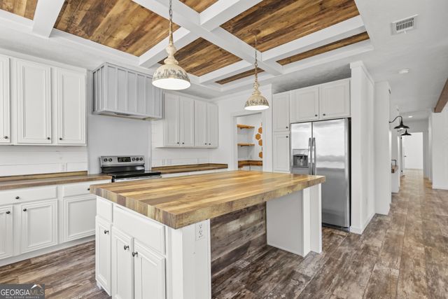 1262 Penny Morris Road, Baxley, GA 31513