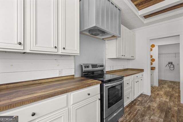 1262 Penny Morris Road, Baxley, GA 31513