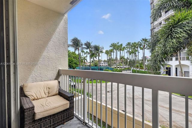 21391 Marina Cove Circle 19K, Aventura, FL 33180