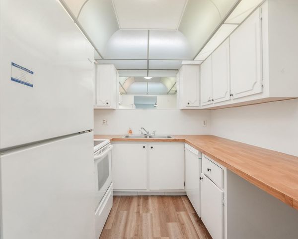 6201 N Falls Cir Drive 109, Lauderhill, FL 33319