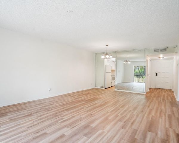 6201 N Falls Cir Drive 109, Lauderhill, FL 33319