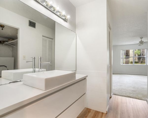 6201 N Falls Cir Drive 109, Lauderhill, FL 33319